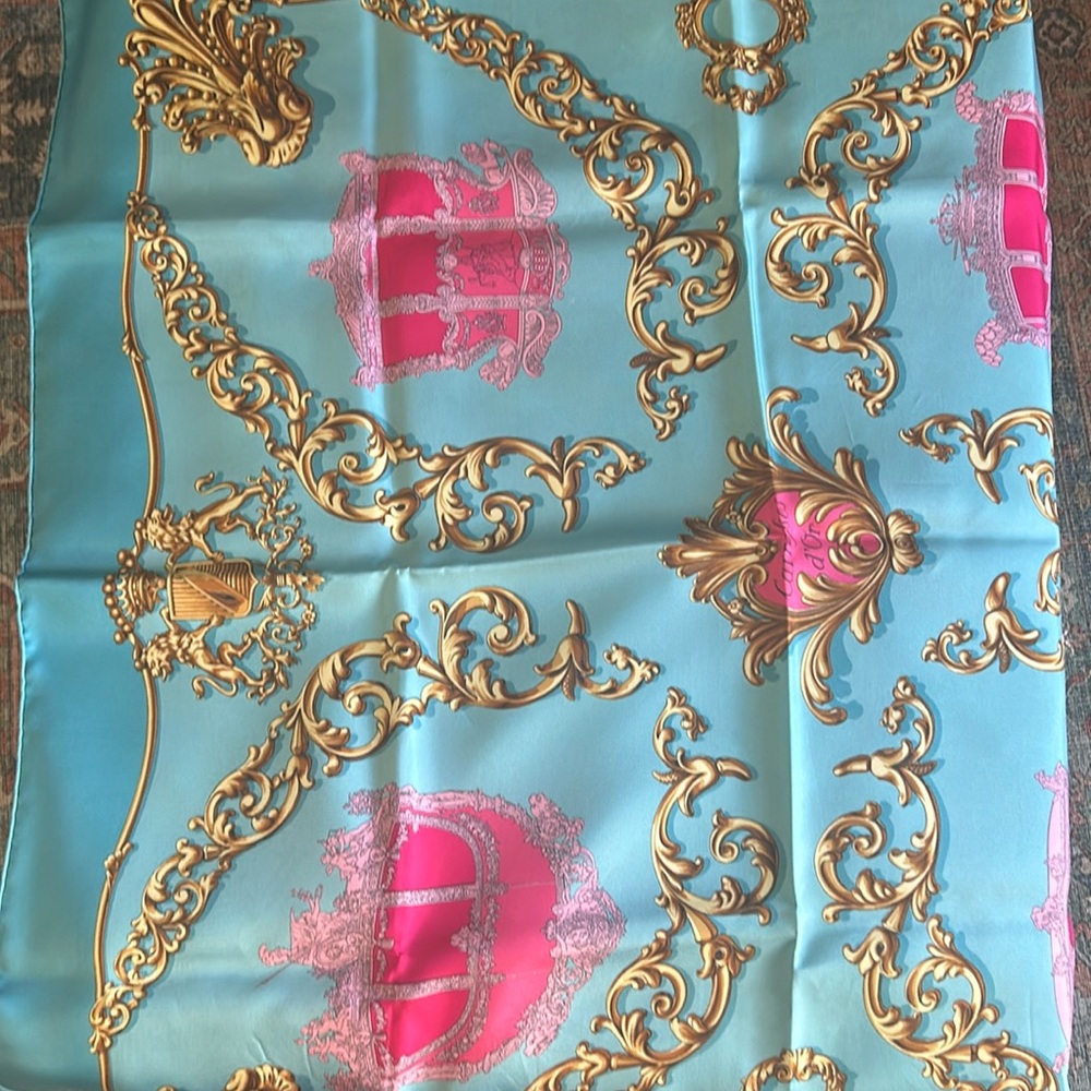 Hermès Carrosses d' Or vintage 1987 silk Carre 90